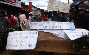 weliweriya-protesters-with-handwritten-placards-one-says-nadungamuwa-raja-a-tusker-honored-by-carrying-dalada-karaduwa-that-was-stationed-in-close-proximity-stopped-drinking-well-wat